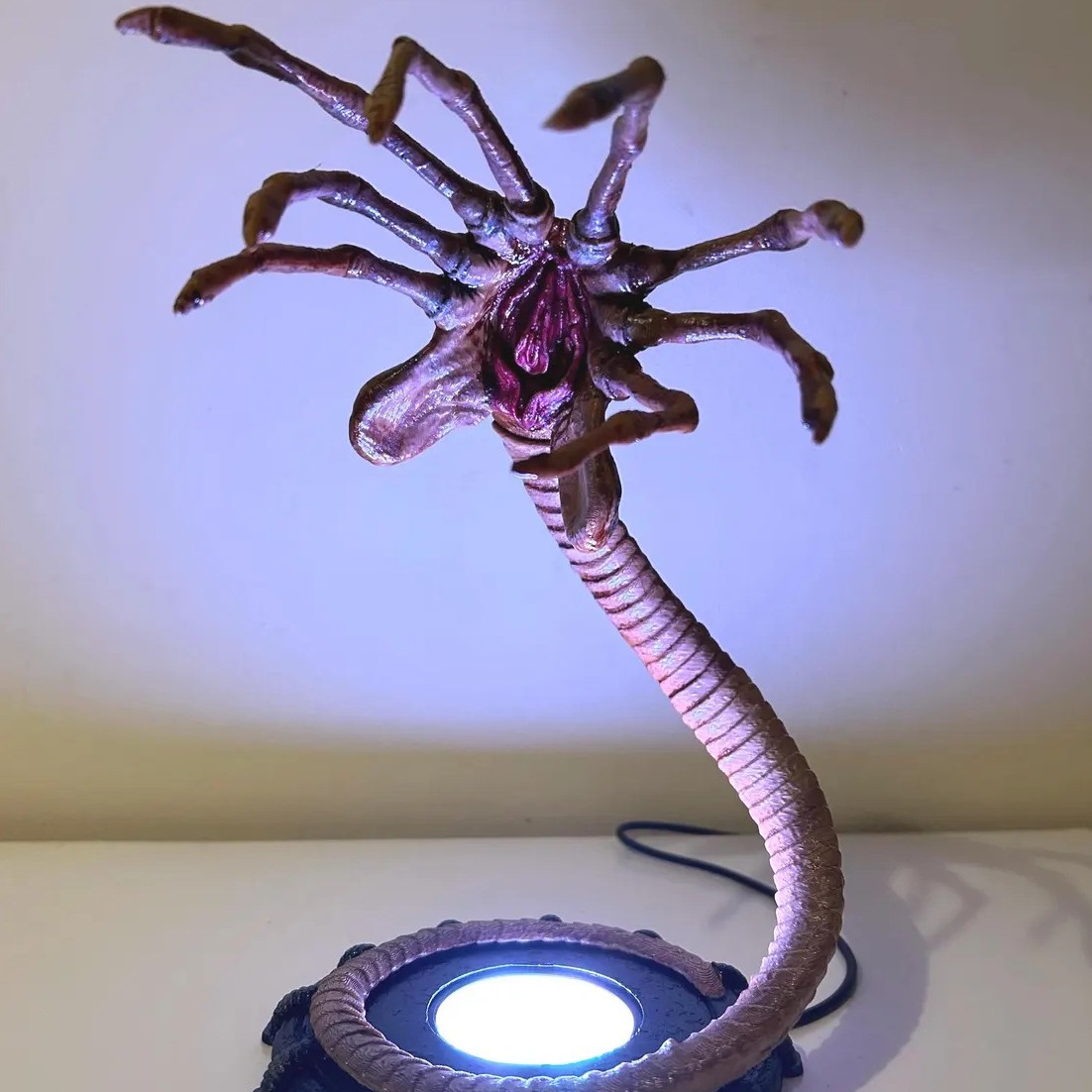 Halloween Pumpkin Decor Led - Lampka nocna Alien Facehugger, migocząca dekoracja
